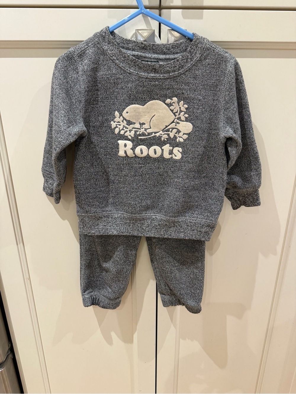 Roots 18-24m Gray Kids Sweatshirt & Joggers Set with Cream Beaver Logo